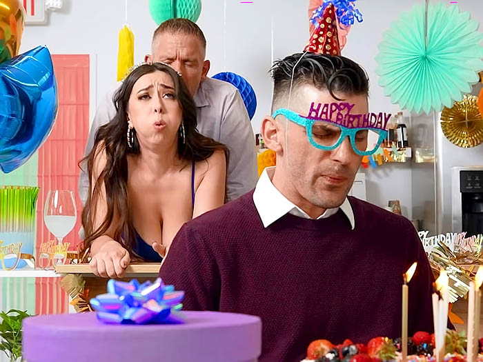 700px x 525px - â–· Porn Tube - Brazzers - Sneaky Smash at the Birthday Bash - Chloe Surreal