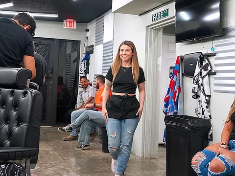 Жалаңаш әйелдердің суреттерін жіберді