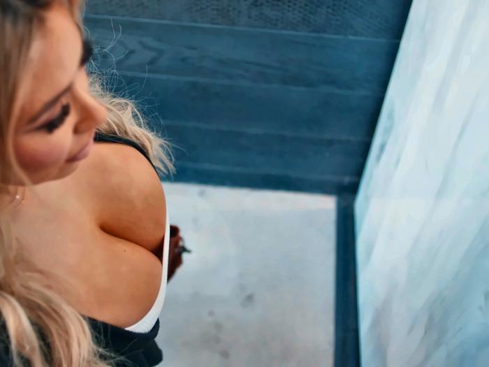 The Exaggerator — She's Fucking OVER THE TOP!