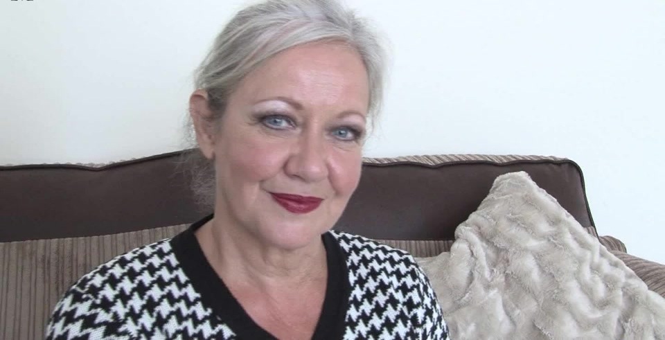 Mature British housewife shows she still got what it takes