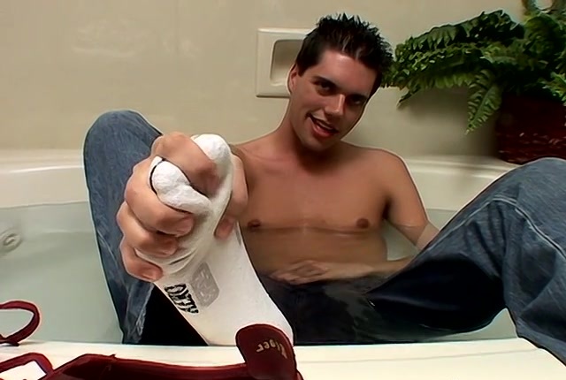 Cumming In The Tub With Ash - Ash