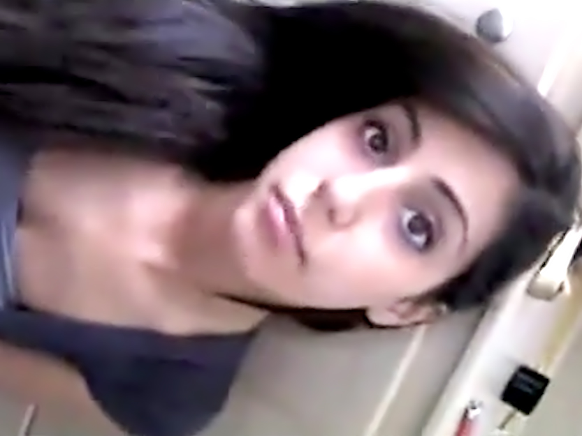 Lovely Indian babe loves to suck